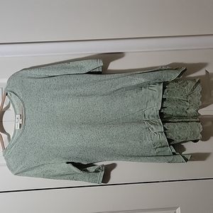 Light weight 3/4 sleeve top.